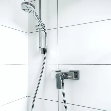 50qm In Zentral Gelegen Mit Hohen Decken - Beuys - *