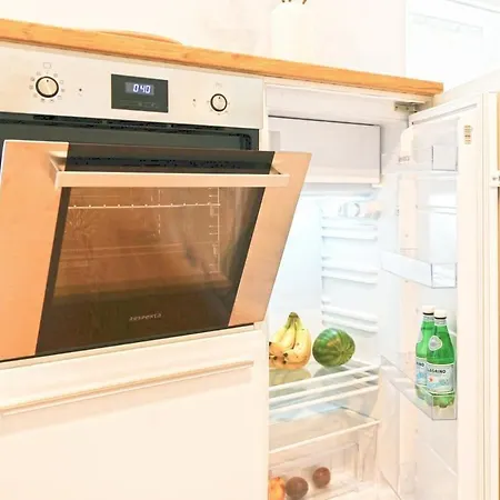 50qm In Zentral Gelegen Mit Hohen Decken - Beuys - *